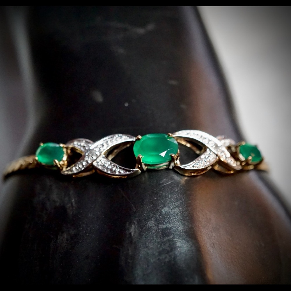 4.7 CT Green Agate & Diamond Bracelet
